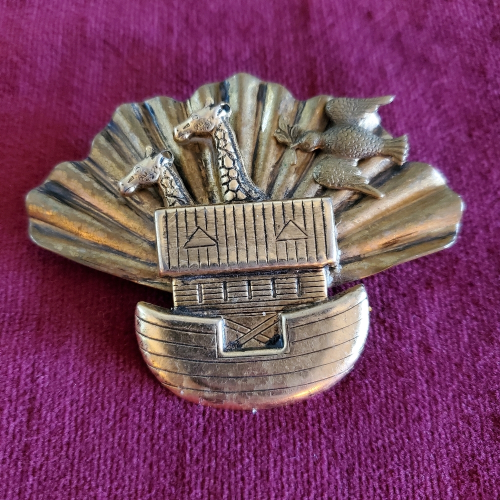 Vintage 1980's Noah's Ark Brooch
